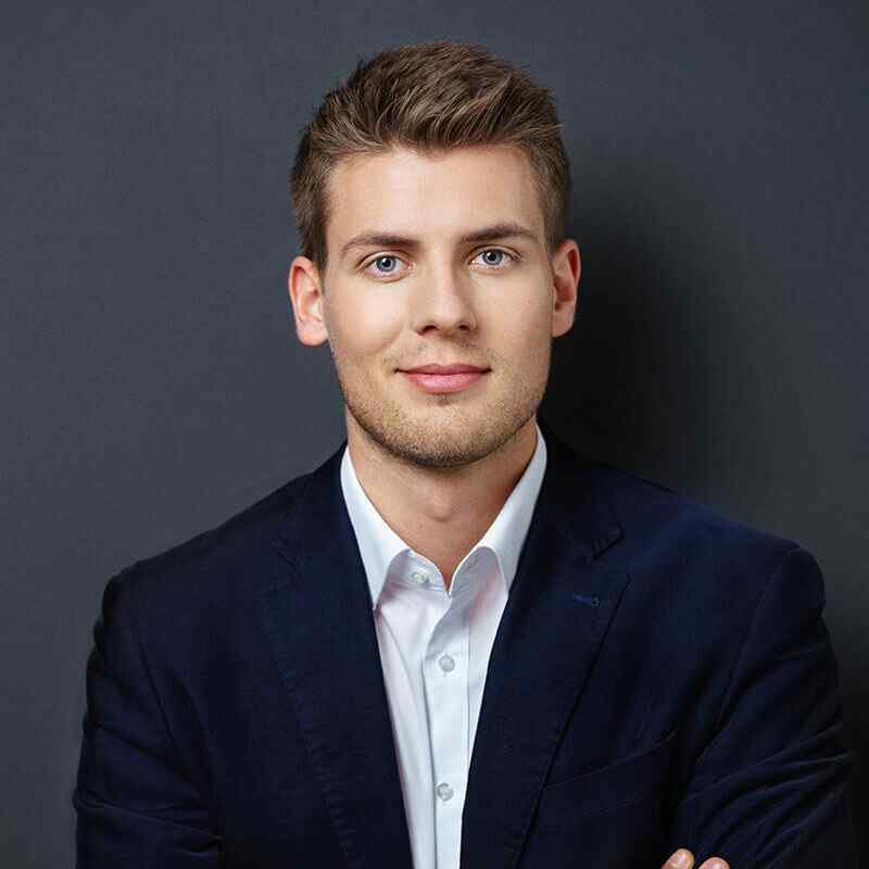 https://vextrad.com/wp-content/uploads/2019/10/image_team_04.jpg