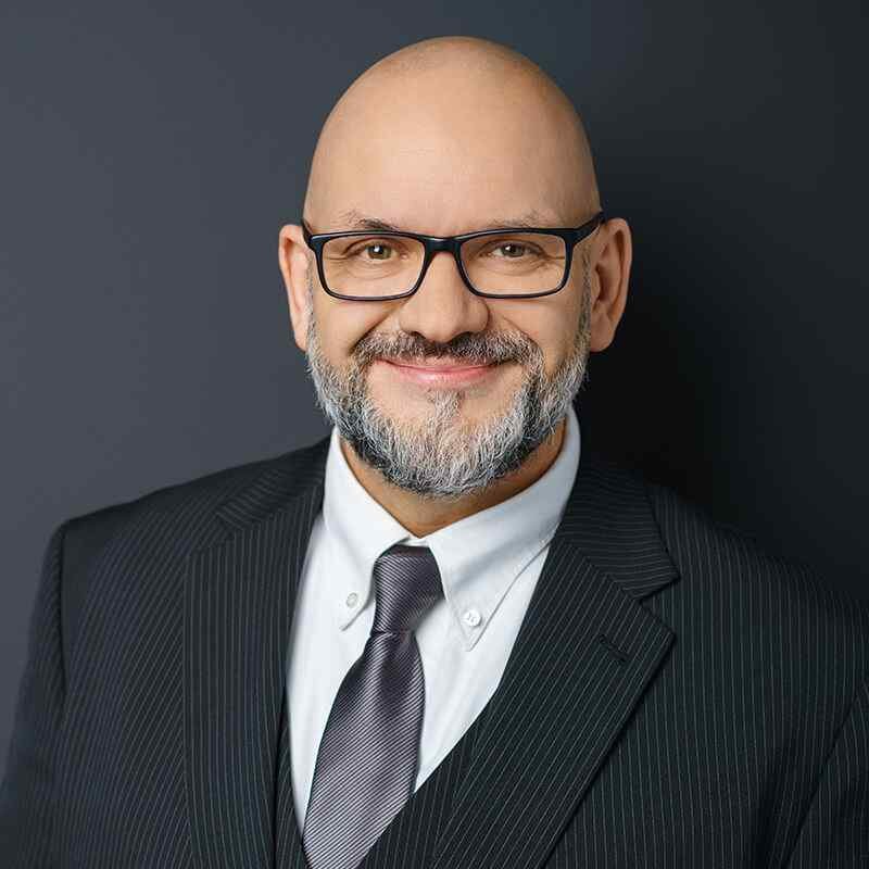 https://vextrad.com/wp-content/uploads/2019/10/image_team_07.jpg